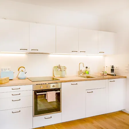 Hinterhof-juwel Mit Kueche Und Smart-tv